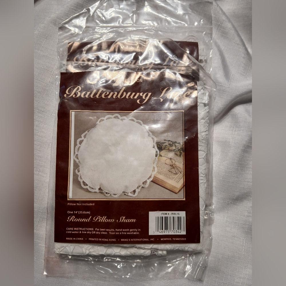 2 Battenburg Lace 14 Inch Round Pillow Shams NWT